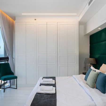 Yalarent Sea-Breeze Penthouse With Jacuzzi Daire Bat Yam Dış mekan fotoğraf