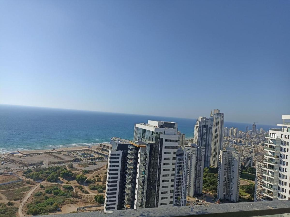 Yalarent Sea-Breeze Penthouse With Jacuzzi Daire Bat Yam Dış mekan fotoğraf