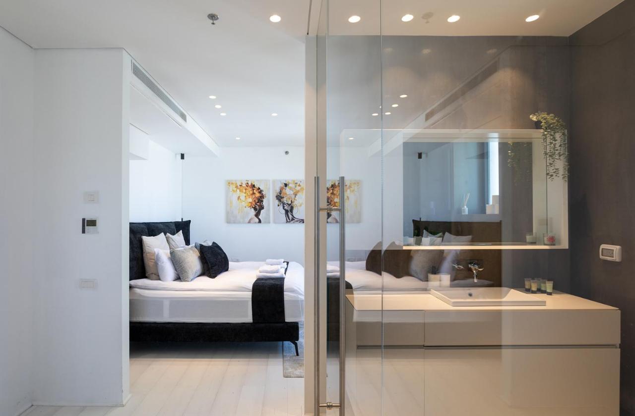 Yalarent Sea-Breeze Penthouse With Jacuzzi Daire Bat Yam Dış mekan fotoğraf