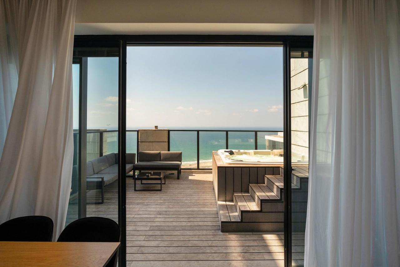 Yalarent Sea-Breeze Penthouse With Jacuzzi Daire Bat Yam Dış mekan fotoğraf