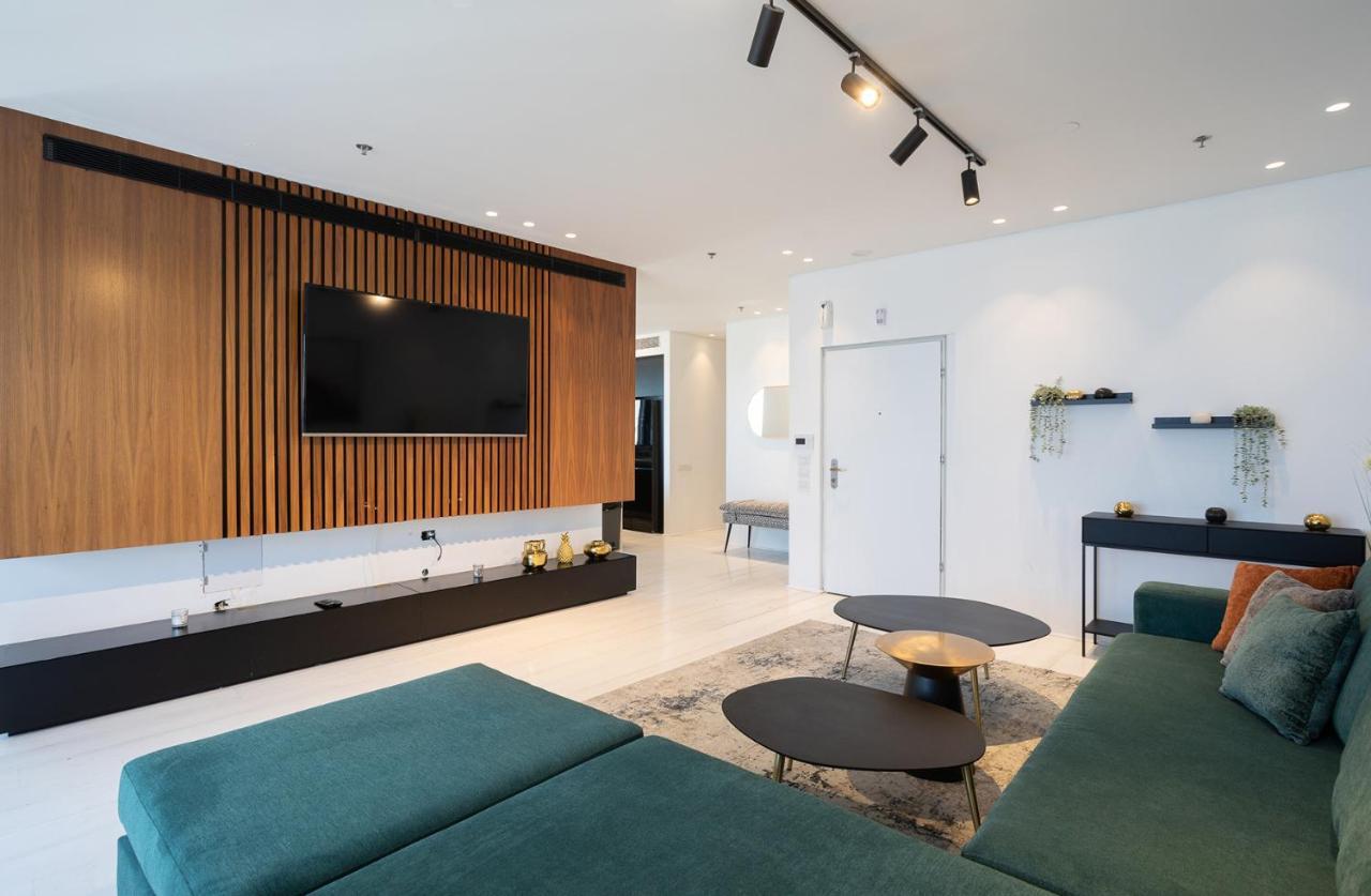 Yalarent Sea-Breeze Penthouse With Jacuzzi Daire Bat Yam Dış mekan fotoğraf