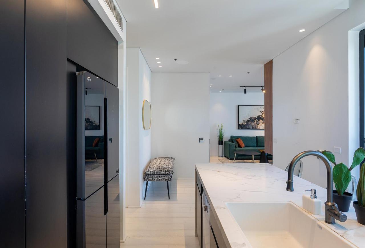 Yalarent Sea-Breeze Penthouse With Jacuzzi Daire Bat Yam Dış mekan fotoğraf