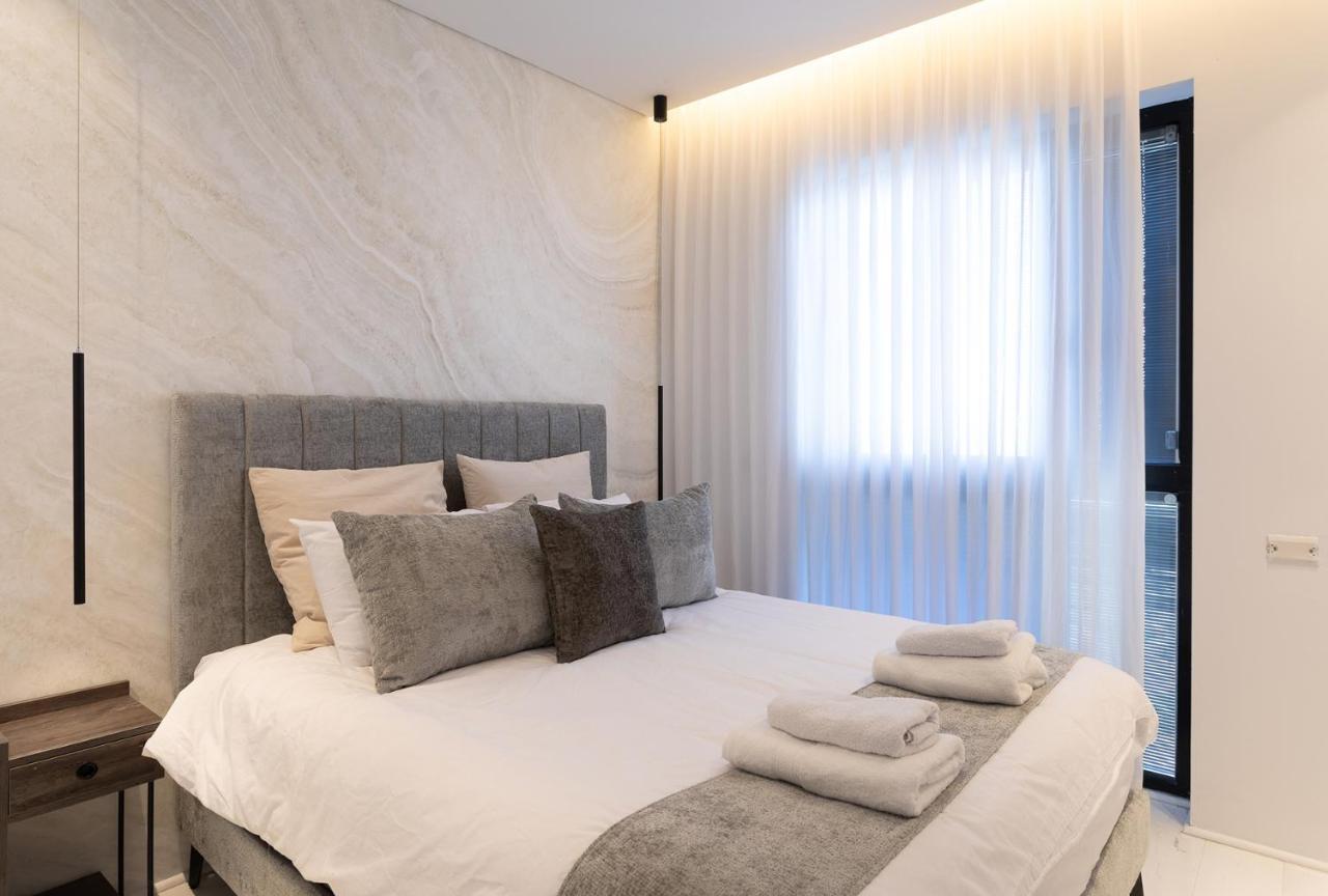 Yalarent Sea-Breeze Penthouse With Jacuzzi Daire Bat Yam Dış mekan fotoğraf