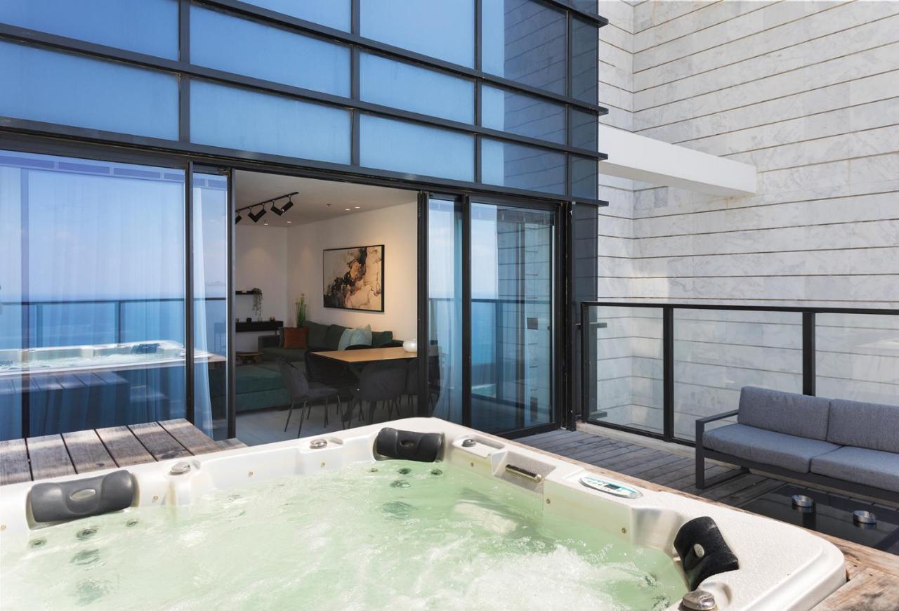 Yalarent Sea-Breeze Penthouse With Jacuzzi Daire Bat Yam Dış mekan fotoğraf