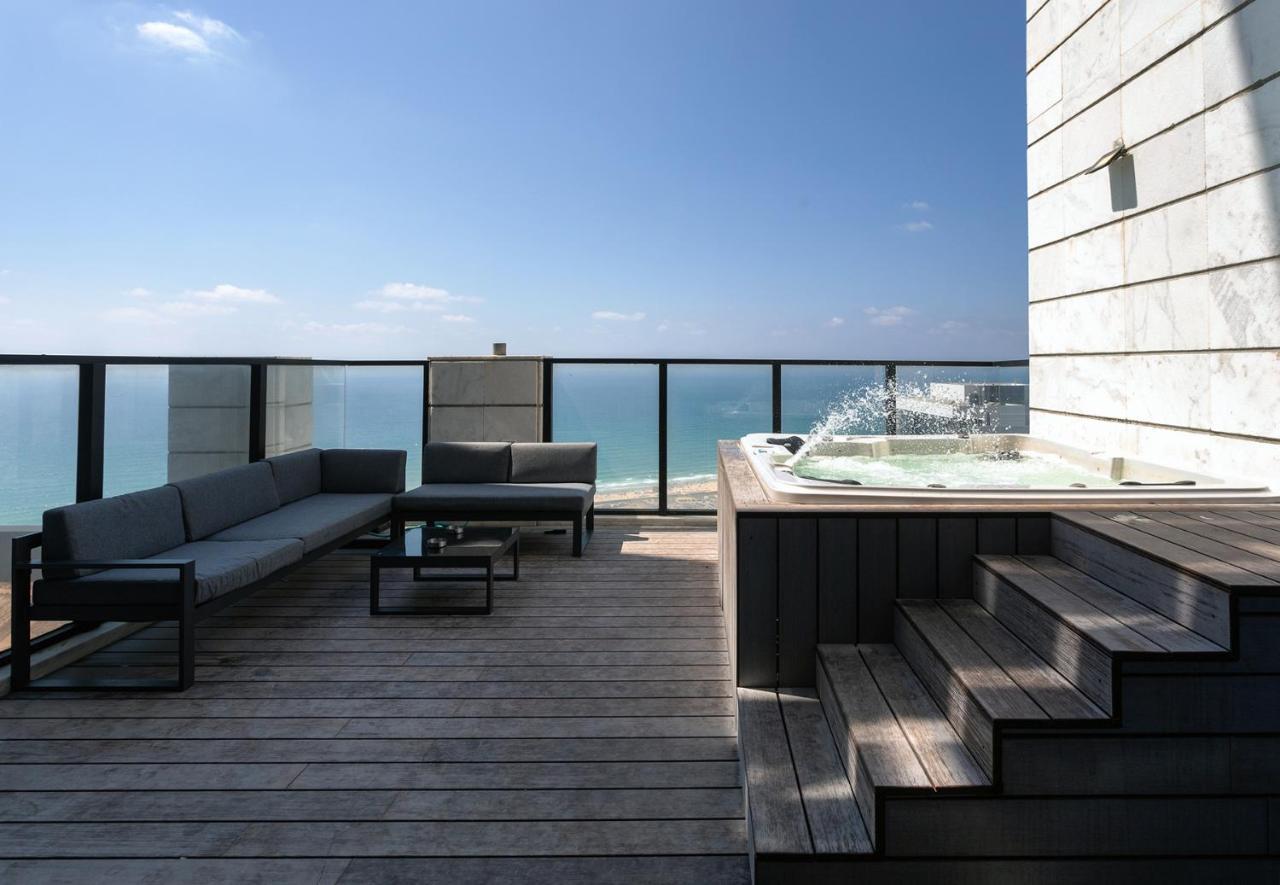 Yalarent Sea-Breeze Penthouse With Jacuzzi Daire Bat Yam Dış mekan fotoğraf