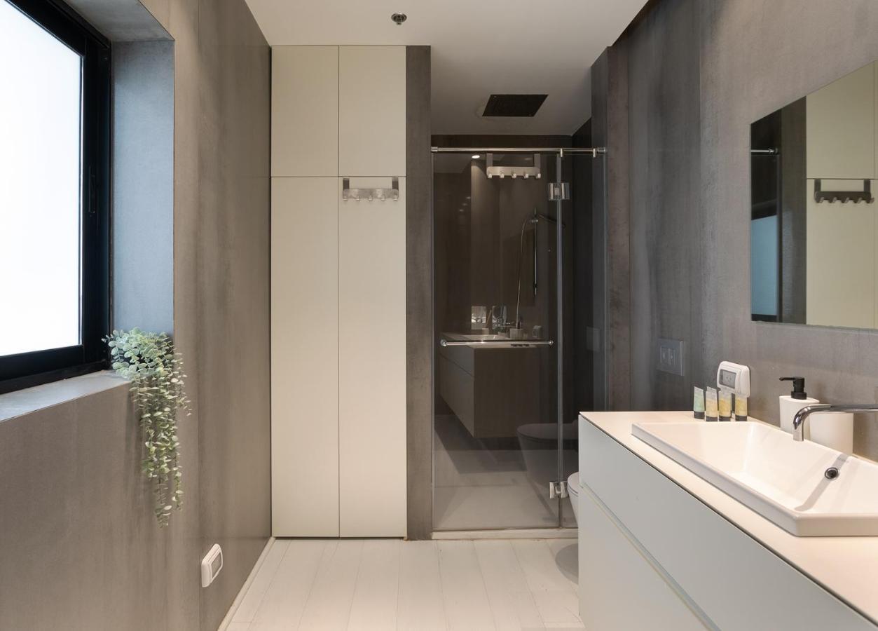 Yalarent Sea-Breeze Penthouse With Jacuzzi Daire Bat Yam Dış mekan fotoğraf