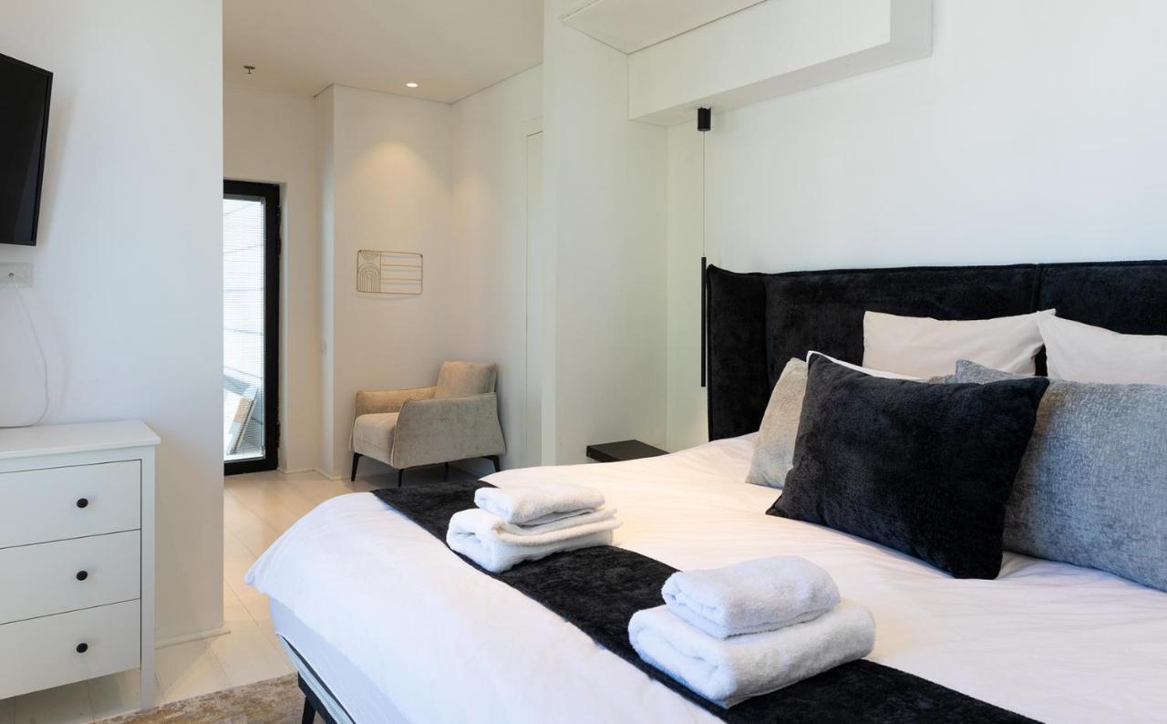 Yalarent Sea-Breeze Penthouse With Jacuzzi Daire Bat Yam Dış mekan fotoğraf