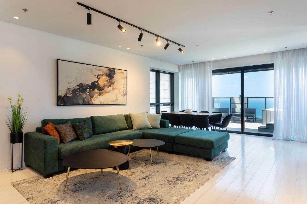 Yalarent Sea-Breeze Penthouse With Jacuzzi Daire Bat Yam Dış mekan fotoğraf