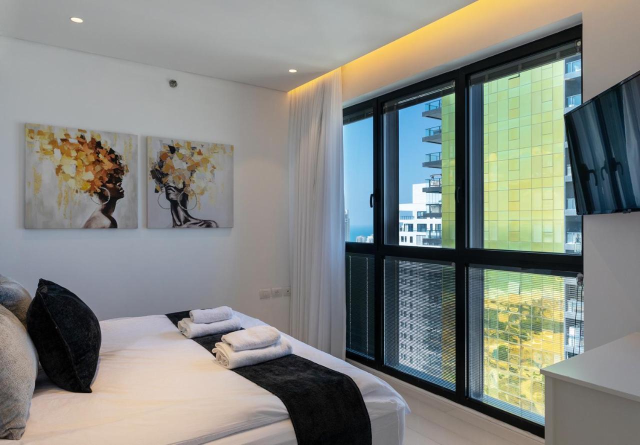 Yalarent Sea-Breeze Penthouse With Jacuzzi Daire Bat Yam Dış mekan fotoğraf