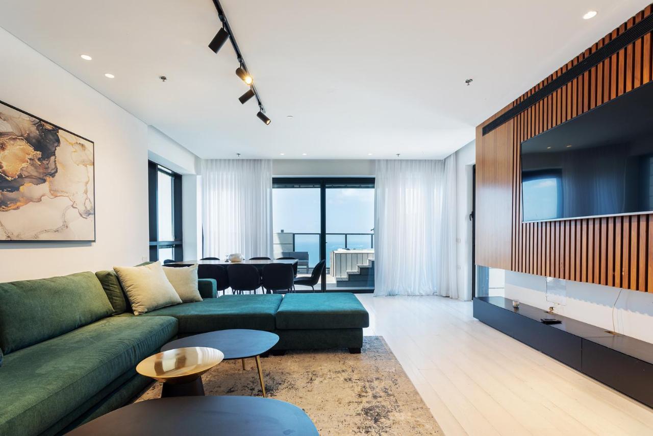 Yalarent Sea-Breeze Penthouse With Jacuzzi Daire Bat Yam Dış mekan fotoğraf