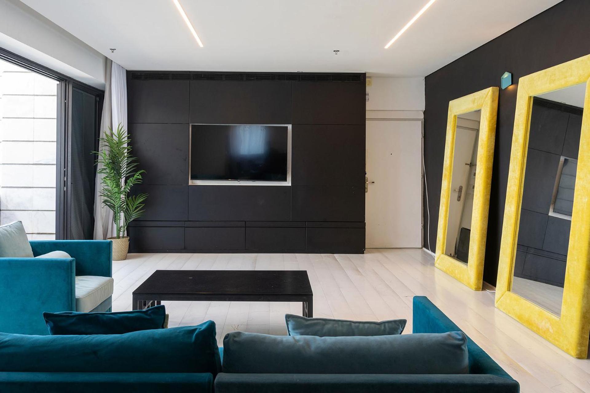 Yalarent Sea-Breeze Penthouse With Jacuzzi Daire Bat Yam Dış mekan fotoğraf