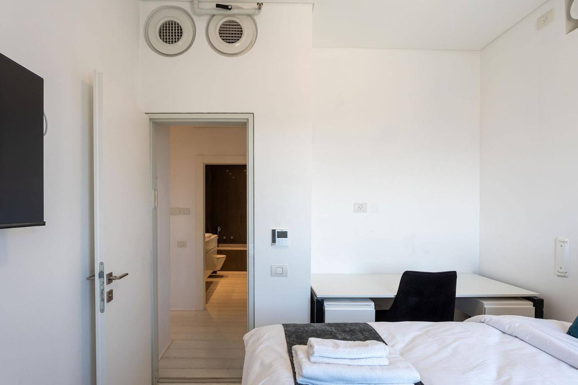 Yalarent Sea-Breeze Penthouse With Jacuzzi Daire Bat Yam Dış mekan fotoğraf