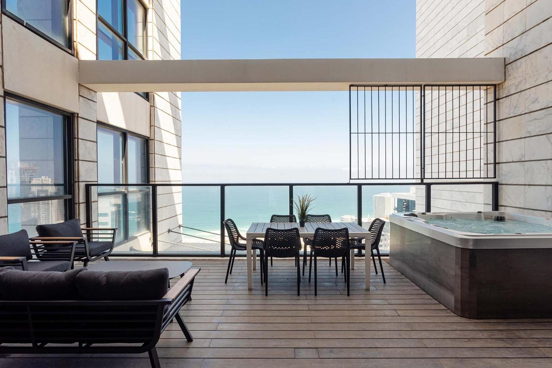 Yalarent Sea-Breeze Penthouse With Jacuzzi Daire Bat Yam Dış mekan fotoğraf